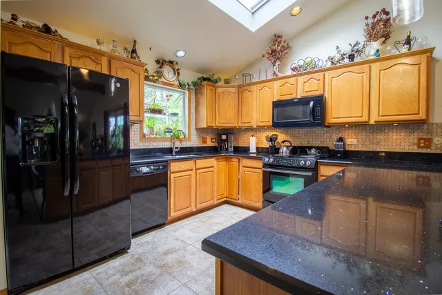 $469,900 | 18131 Crystal Lane, Lansing, IL 60438