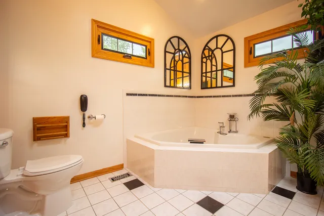 $469,900 | 18131 Crystal Lane, Lansing, IL 60438