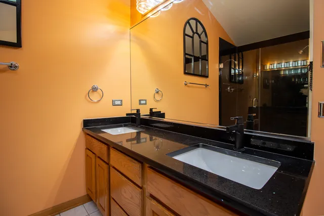 $469,900 | 18131 Crystal Lane, Lansing, IL 60438