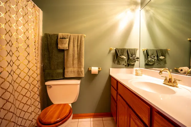 $469,900 | 18131 Crystal Lane, Lansing, IL 60438