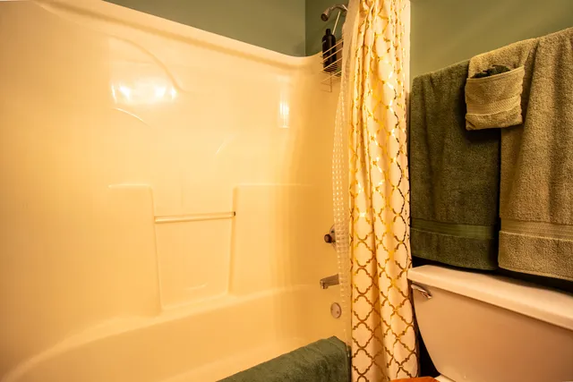 $469,900 | 18131 Crystal Lane, Lansing, IL 60438