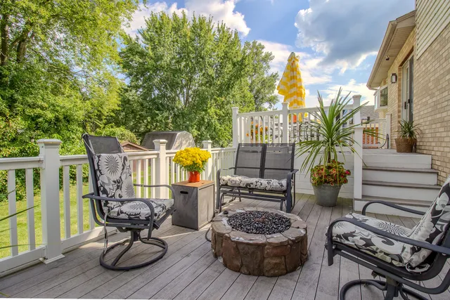 $469,900 | 18131 Crystal Lane, Lansing, IL 60438