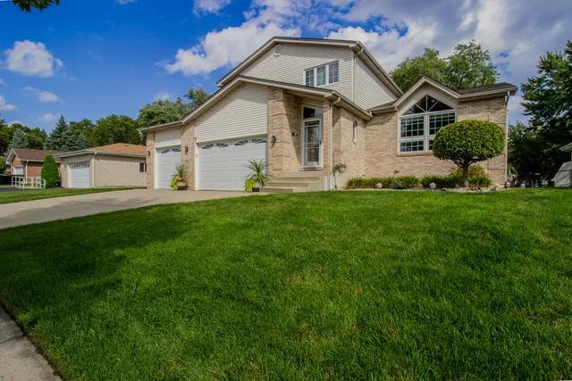 $469,900 | 18131 Crystal Lane, Lansing, IL 60438
