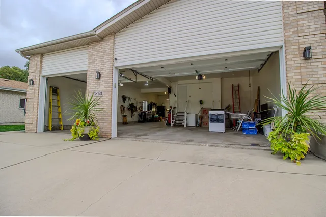 $469,900 | 18131 Crystal Lane, Lansing, IL 60438