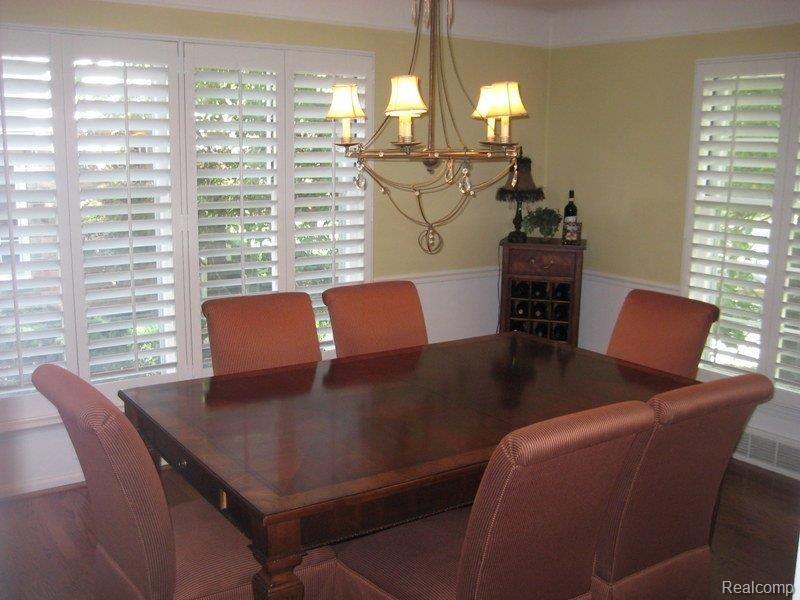 377 Lincoln Road Grosse Pointe, MI 48230 - Photo 6 of 17 377 Lincoln 011-001.jpg