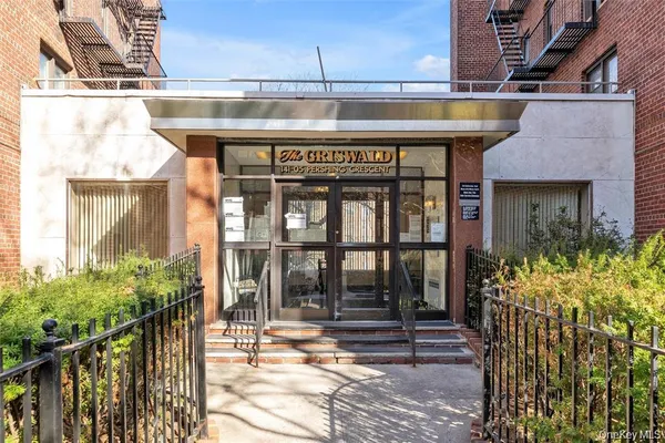 $349,900 | 141-05 Pershing Crescent, Unit 207 | Briarwood