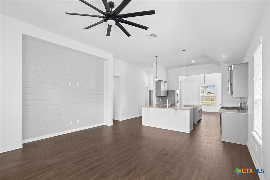 103 Dripping Spring Victoria, TX 77904 - Photo 8 of 27
