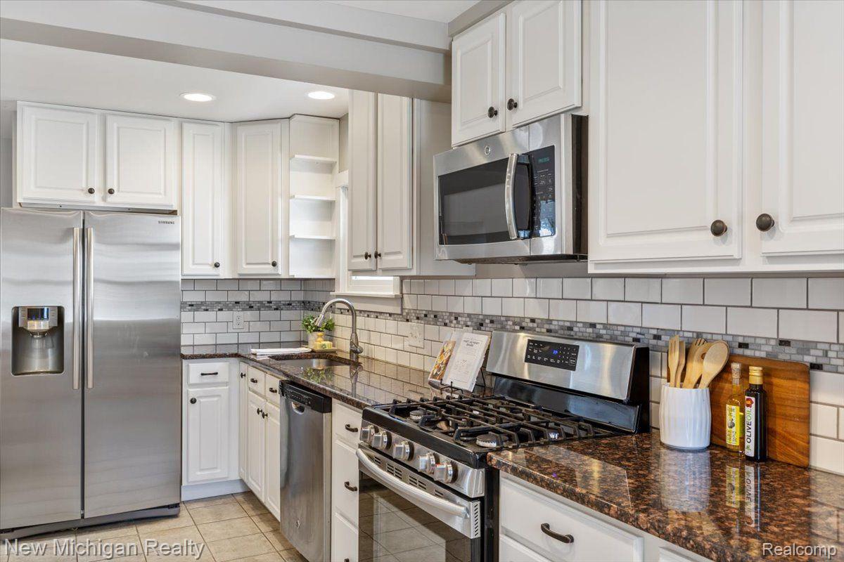 2994 Cumberland Road Berkley, MI 48072 - Photo 26 of 37 Kitchen
