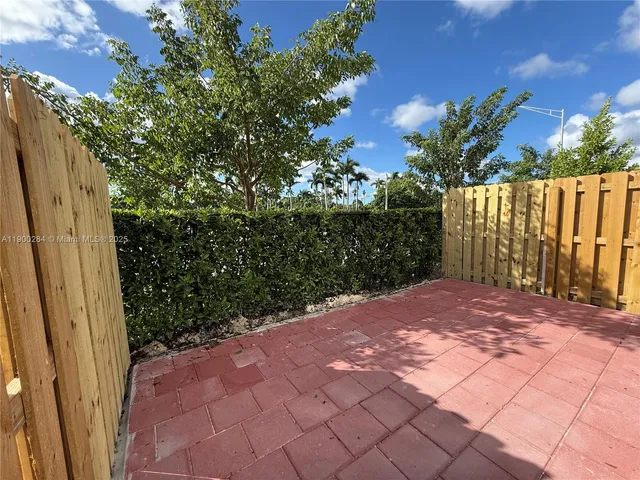 a view of a backyard with pathway