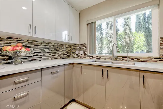 $600,000 | 909 East Garfield Avenue, Unit 4, Glendale, CA 91205