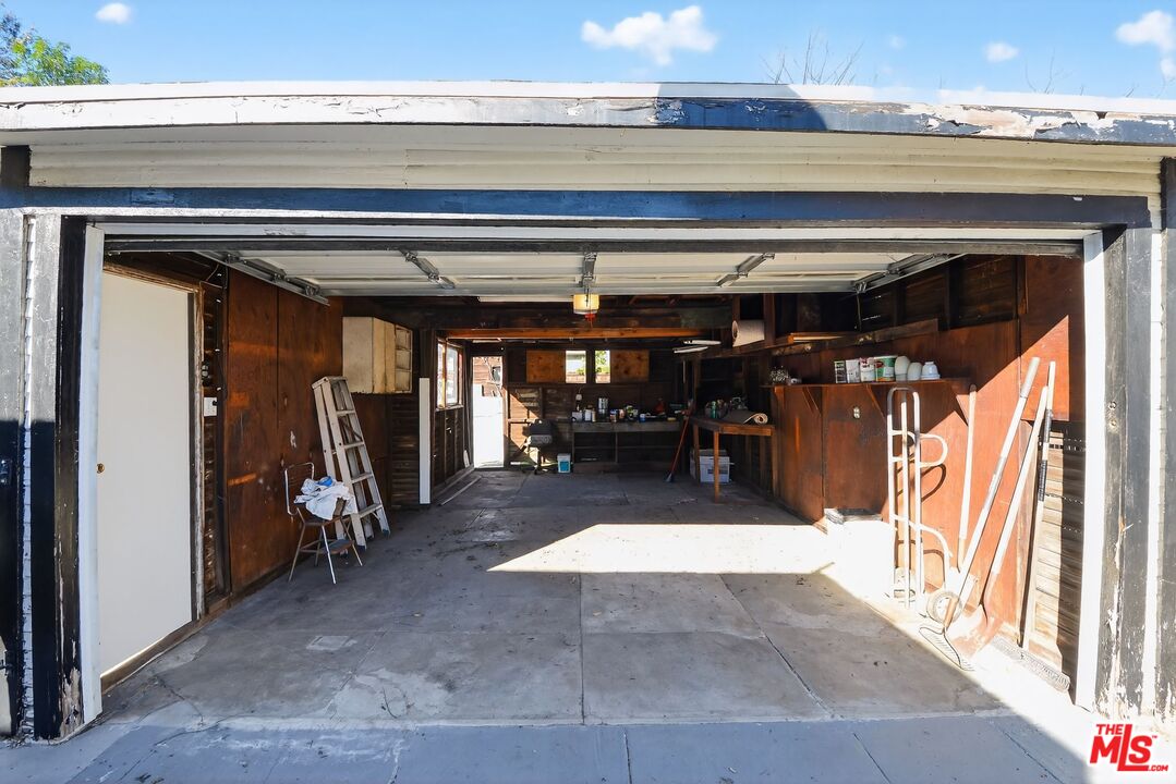 11029 Sarah Street Los Angeles, CA 91602 - Photo 26 of 27 a view of a garage