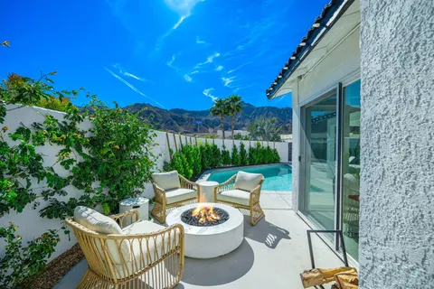 $950,000 | 54990 Avenida Madero, La Quinta, CA 92253