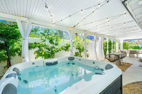 $950,000 | 54990 Avenida Madero, La Quinta, CA 92253