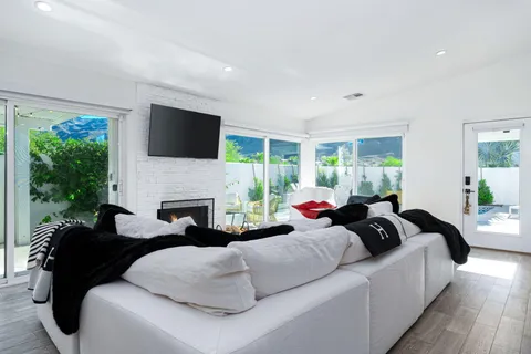 $950,000 | 54990 Avenida Madero, La Quinta, CA 92253