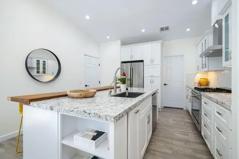 $950,000 | 54990 Avenida Madero, La Quinta, CA 92253