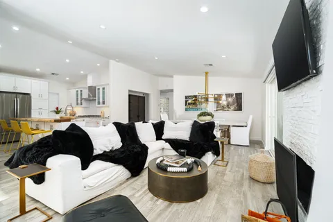 $950,000 | 54990 Avenida Madero, La Quinta, CA 92253