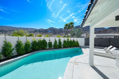 $950,000 | 54990 Avenida Madero, La Quinta, CA 92253