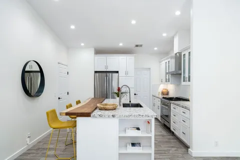 $950,000 | 54990 Avenida Madero, La Quinta, CA 92253