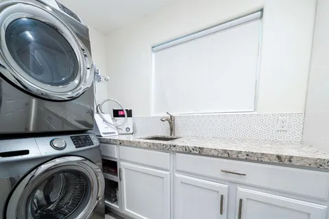 $950,000 | 54990 Avenida Madero, La Quinta, CA 92253