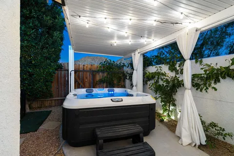 $950,000 | 54990 Avenida Madero, La Quinta, CA 92253