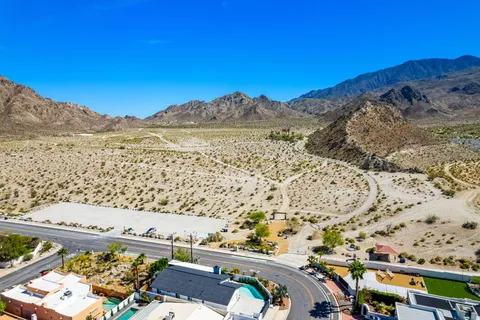 $950,000 | 54990 Avenida Madero, La Quinta, CA 92253