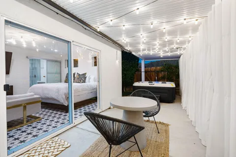 $950,000 | 54990 Avenida Madero, La Quinta, CA 92253