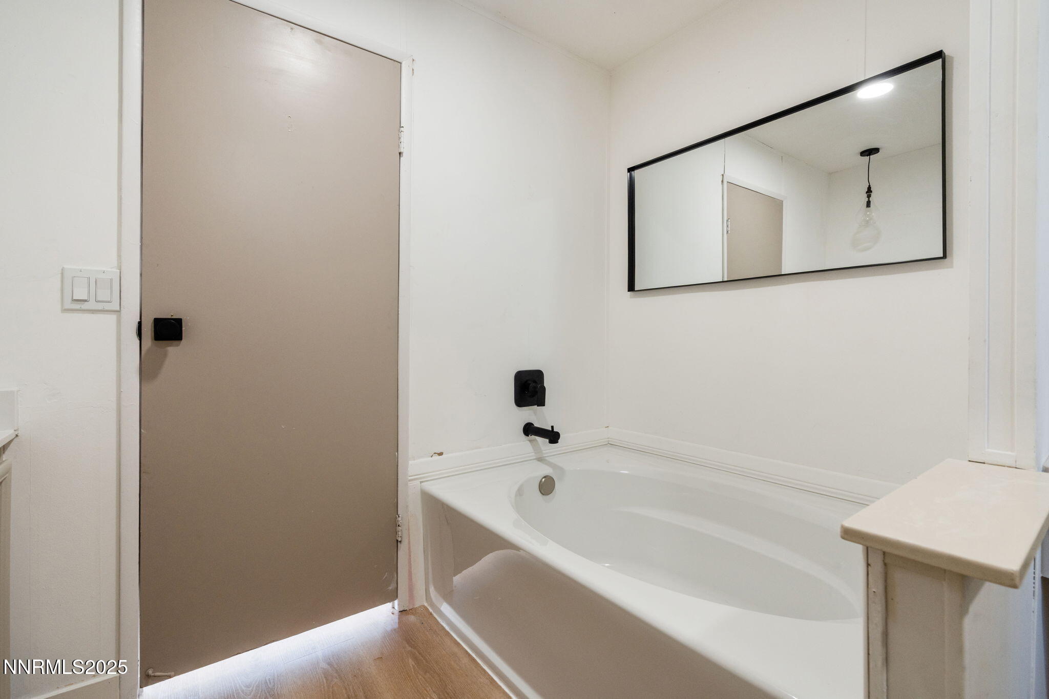 4925 Cheyenne Trail Silver Springs, NV 89429 - Photo 12 of 35 a bathroom with a bathtub and mirror