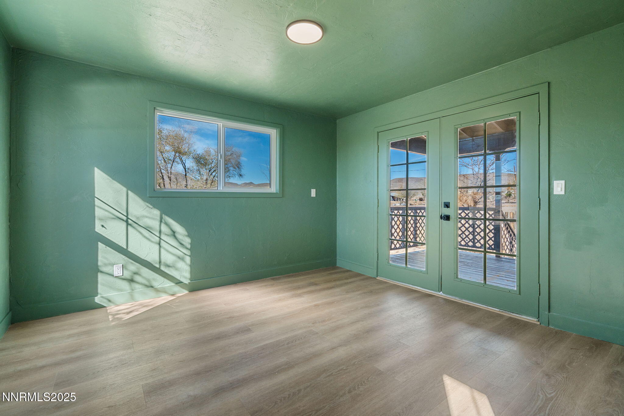 4925 Cheyenne Trail Silver Springs, NV 89429 - Photo 14 of 35 an empty room with painting on the wall