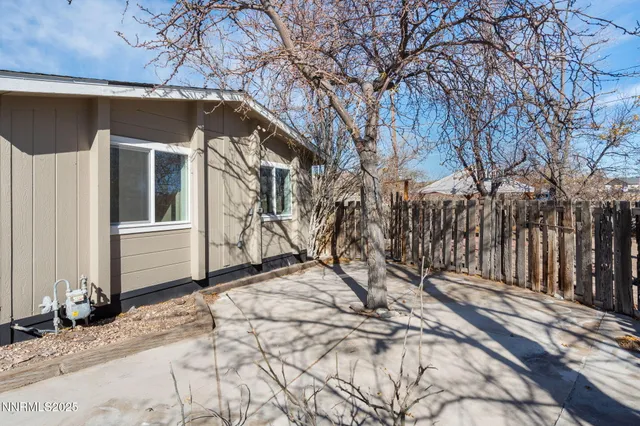 $370,000 | 4925 Cheyenne Trail, Silver Springs, NV 89429
