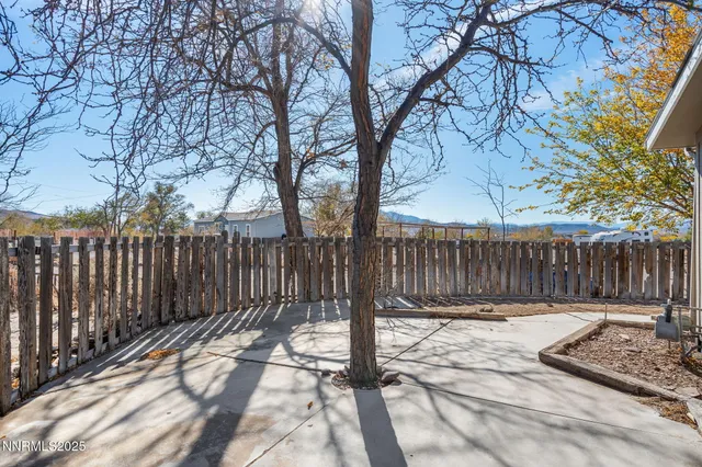 $370,000 | 4925 Cheyenne Trail, Silver Springs, NV 89429