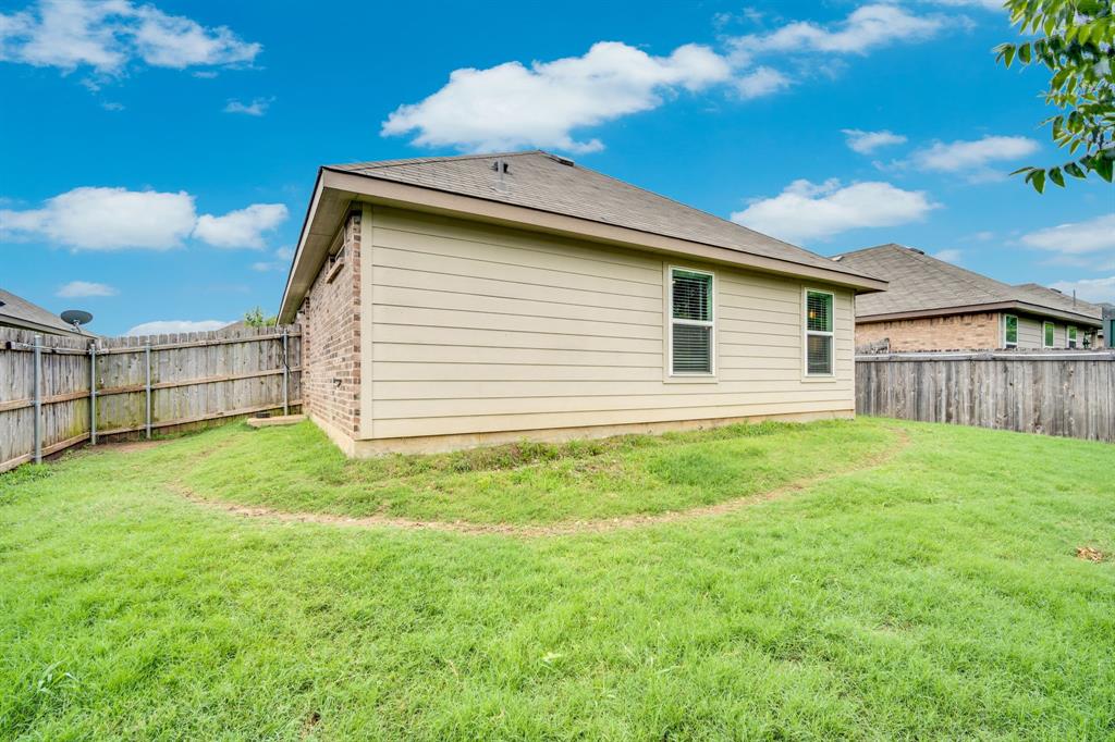 3308 Robin Road Ennis, TX 75119 - Photo 7 of 25 Gallery Image 7