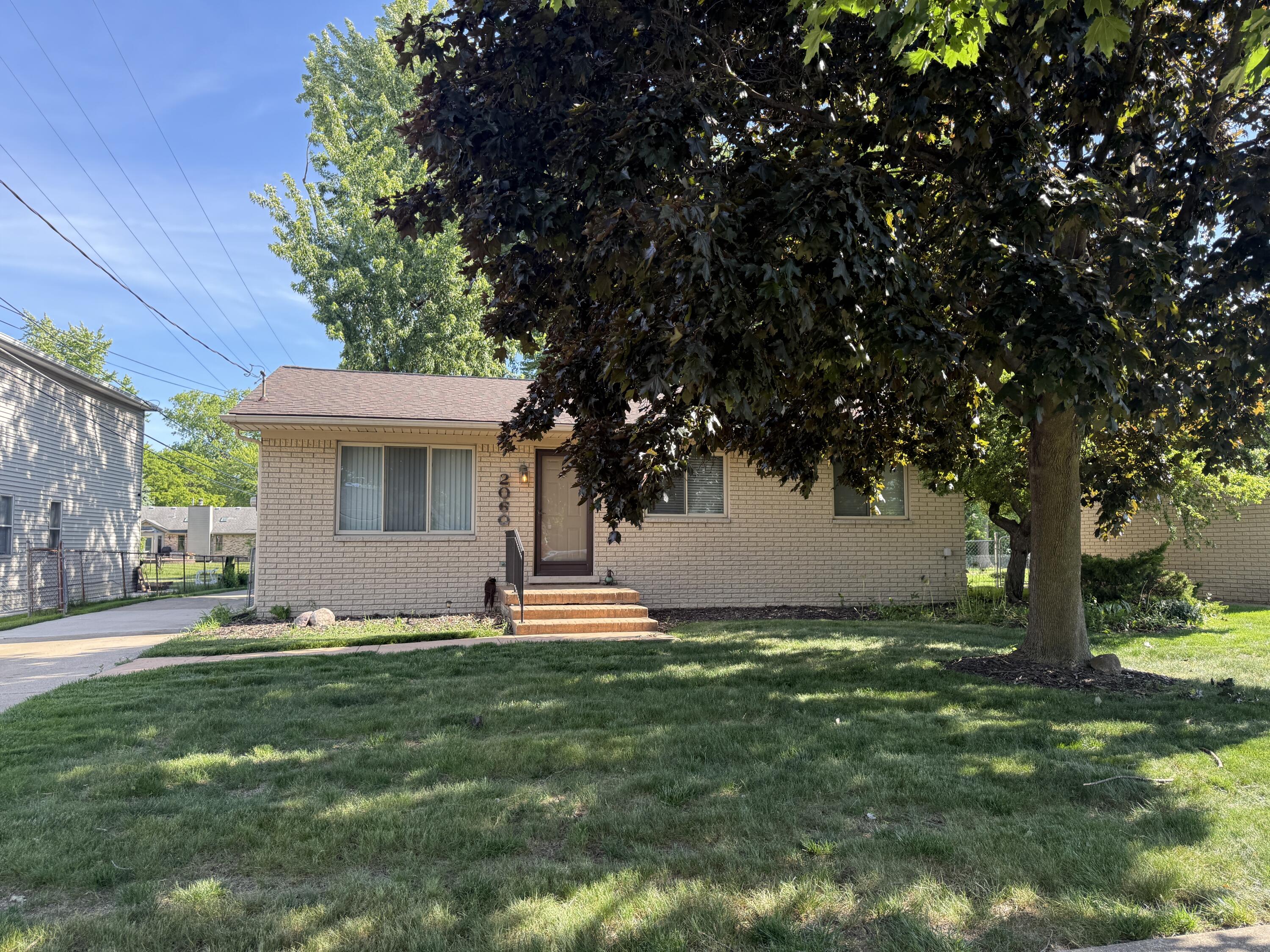 2060 Oakcrest Road Sterling Heights, MI 48310 - Photo 4 of 18 03