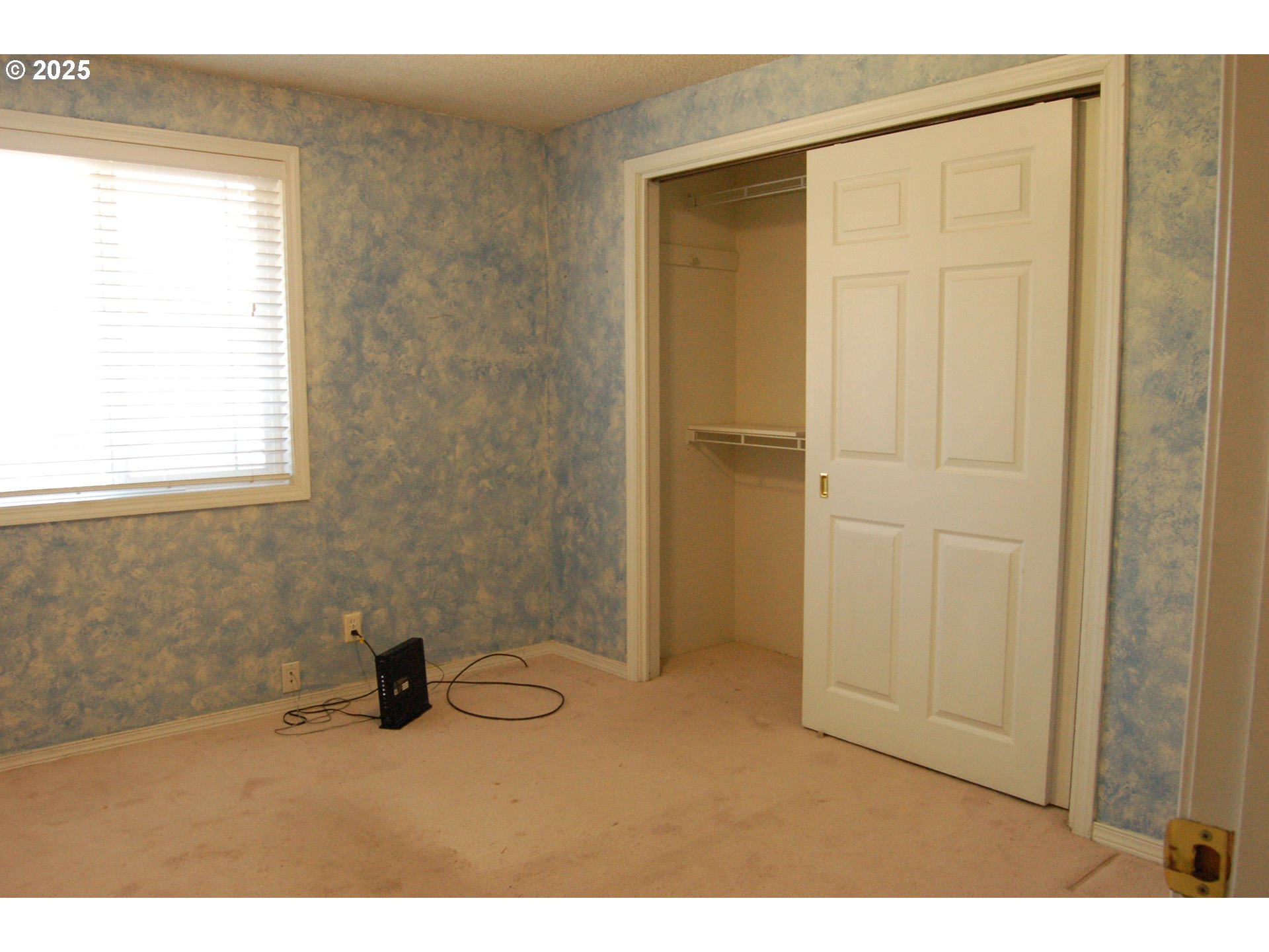 2252 Rose Blossom Drive Springfield, OR 97477 - Photo 22 of 26 a view of an empty room and window