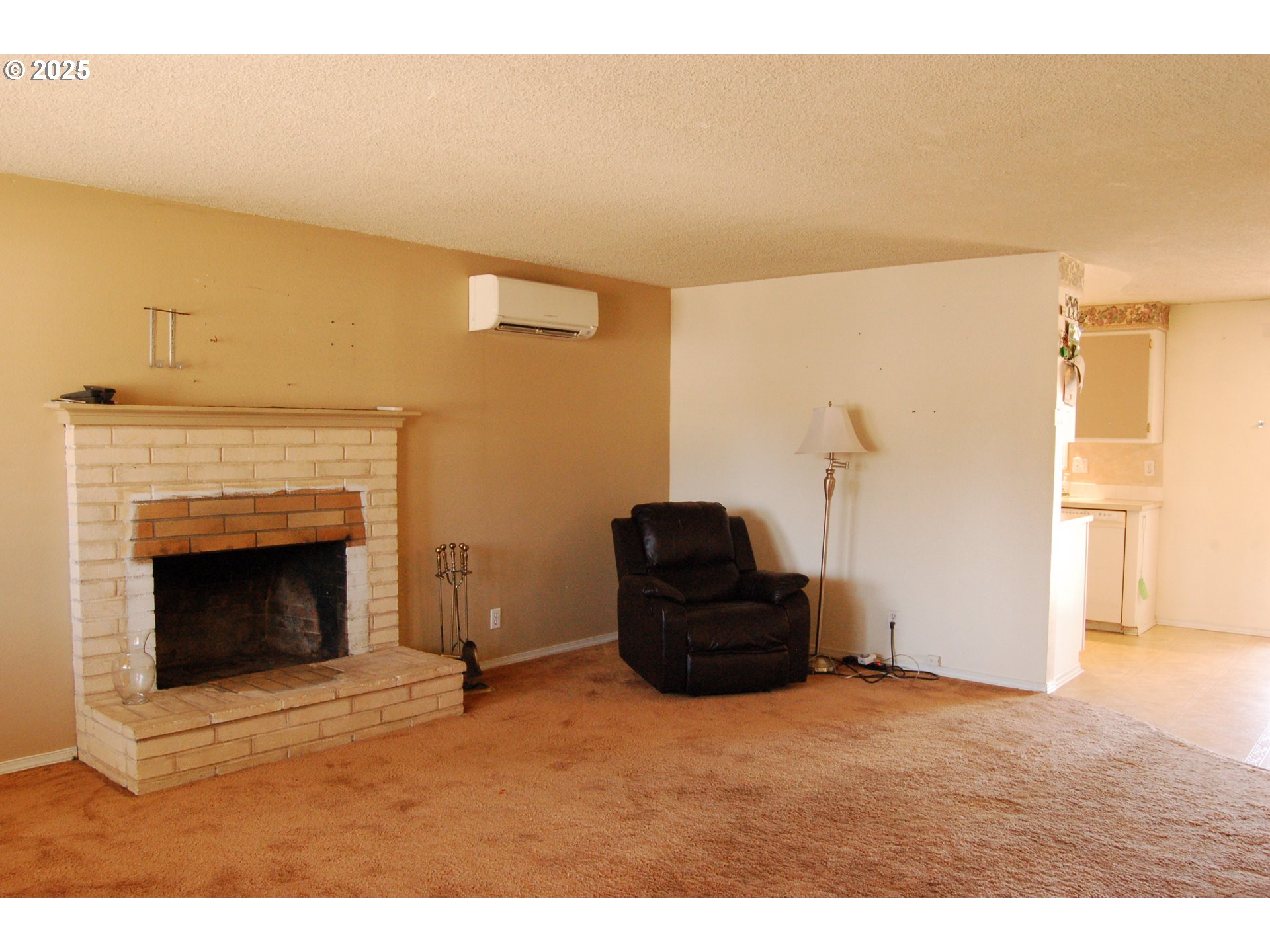 2252 Rose Blossom Drive Springfield, OR 97477 - Photo 4 of 26 a living room with furniture and a fireplace