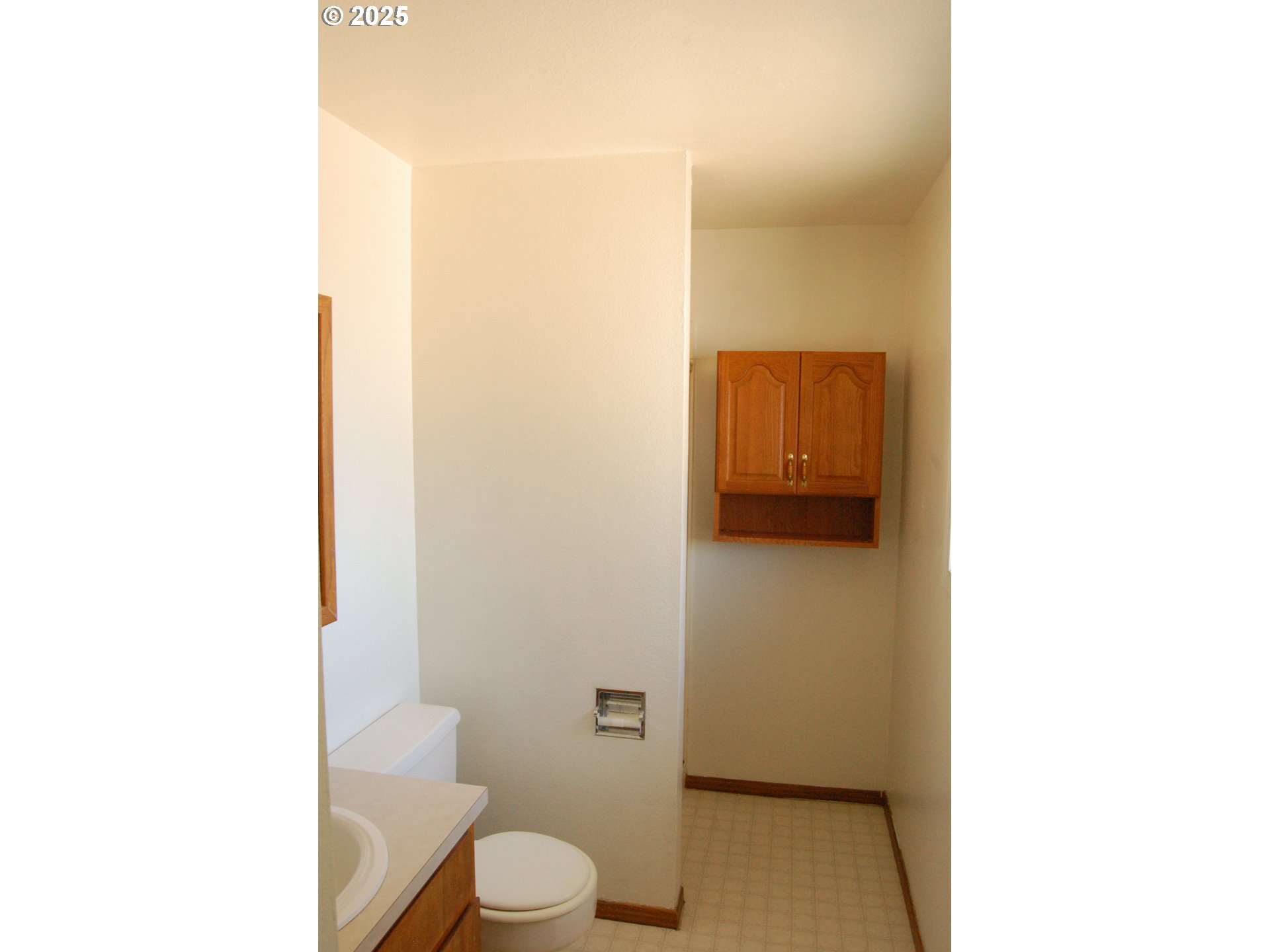 2252 Rose Blossom Drive Springfield, OR 97477 - Photo 7 of 26 a bathroom with a toilet