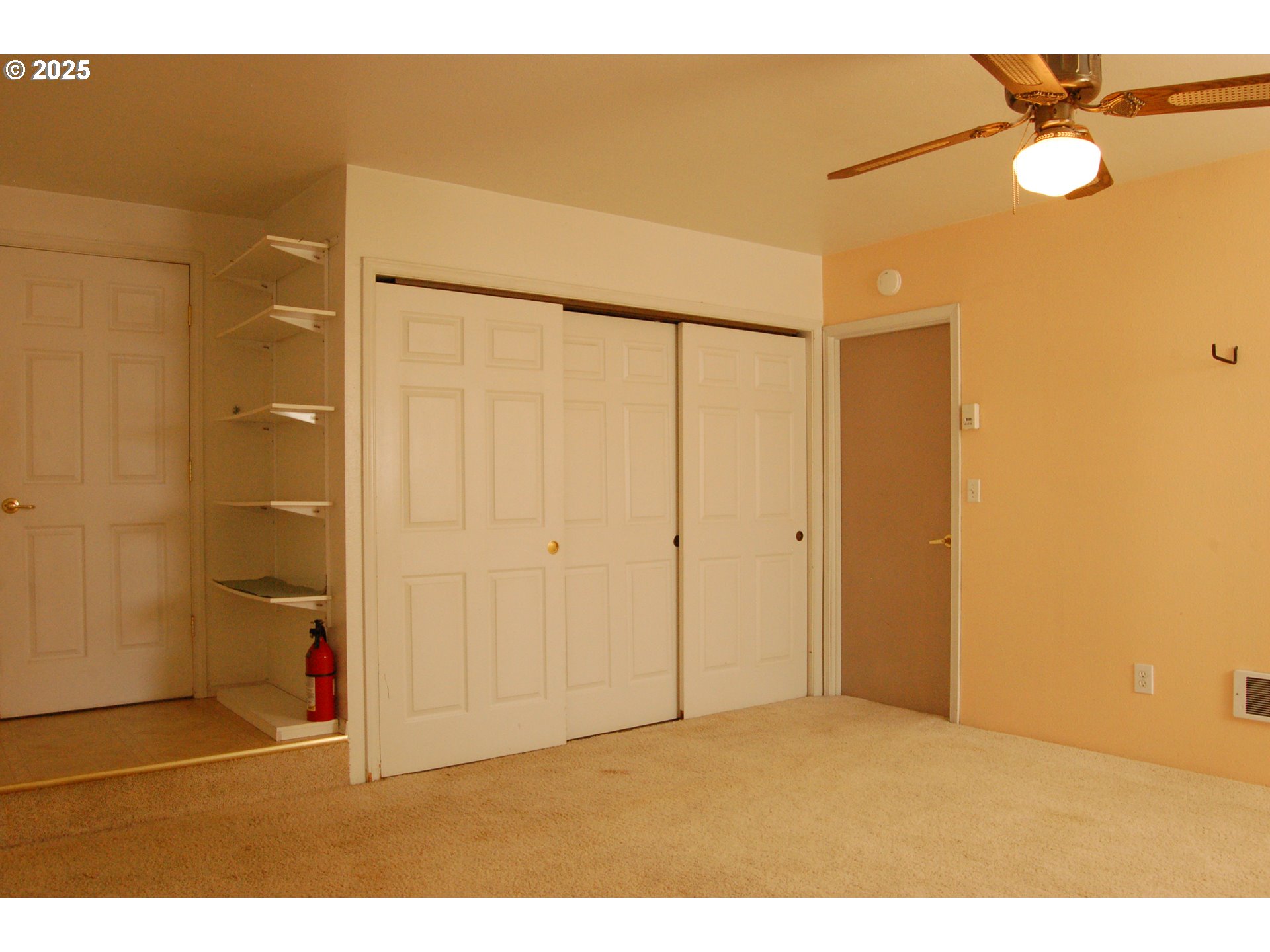 2252 Rose Blossom Drive Springfield, OR 97477 - Photo 10 of 26 a bathroom with a shower