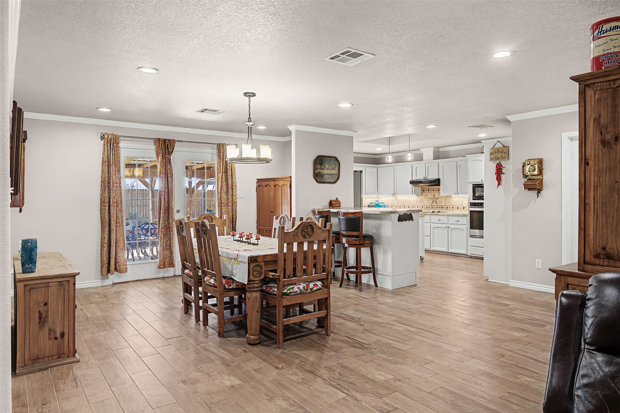 1601 Sunset Circle Cameron, TX 76520 - Photo 11 of 40 Open concept living, dining & kitchen areas.