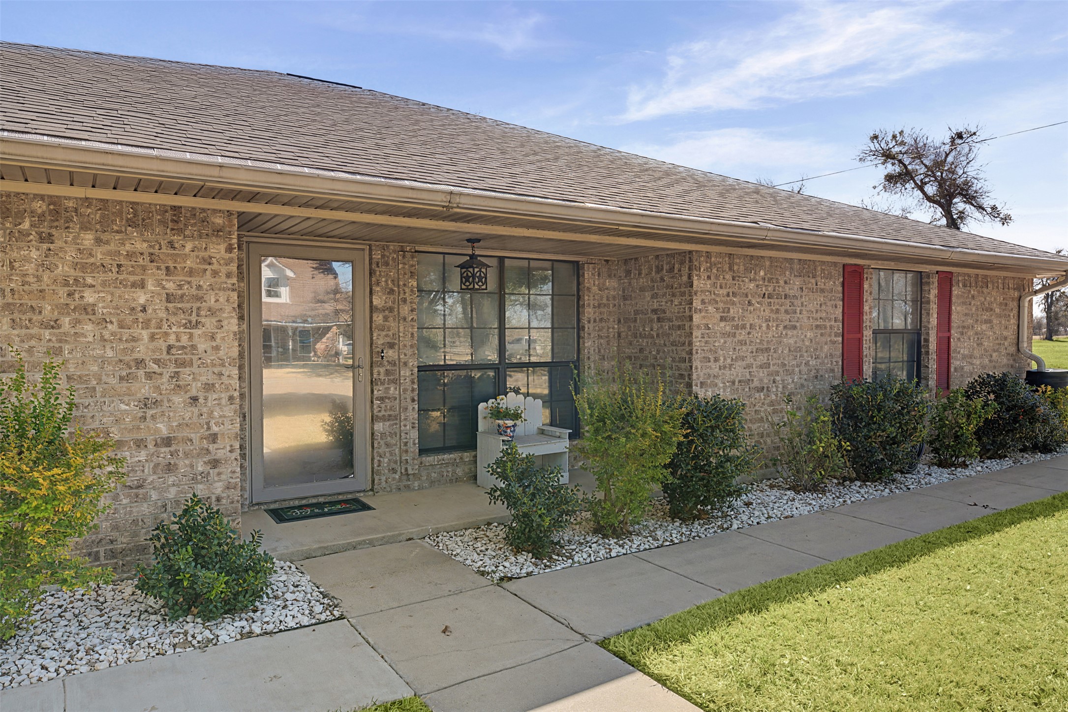1601 Sunset Circle Cameron, TX 76520 - Photo 3 of 40 Front entry & porch