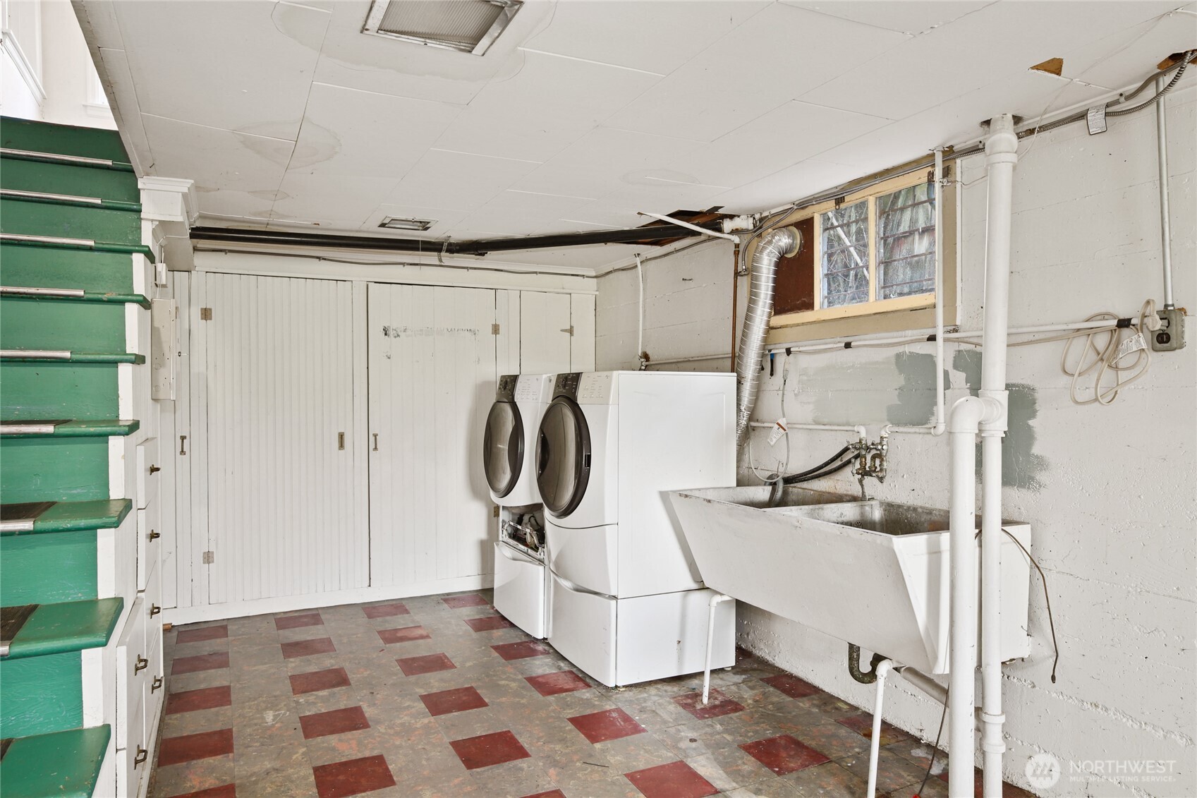 2309 Arch Avenue Southwest Seattle, WA 98116 - Photo 31 of 40 a utility room with dryer and washer