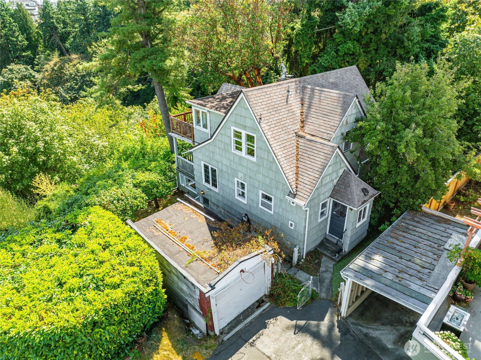 2309 Arch Avenue Southwest Seattle, WA 98116 - Photo 35 of 40 a view of a house with a yard