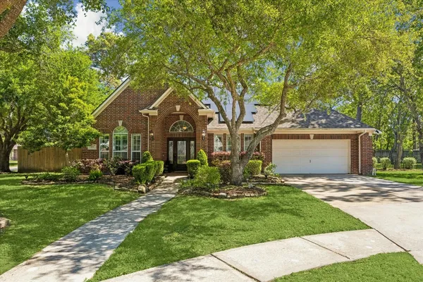 $679,000 | 803 Woodcrest Drive, Friendswood, TX 77546