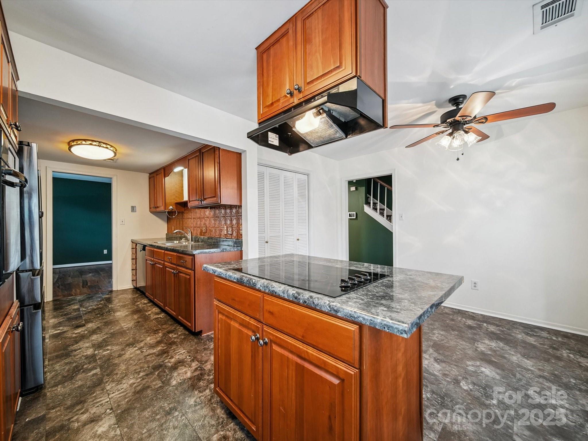 8436 Knights Bridge Road Charlotte, NC 28210 - Photo 8 of 24 Gallery Image 8