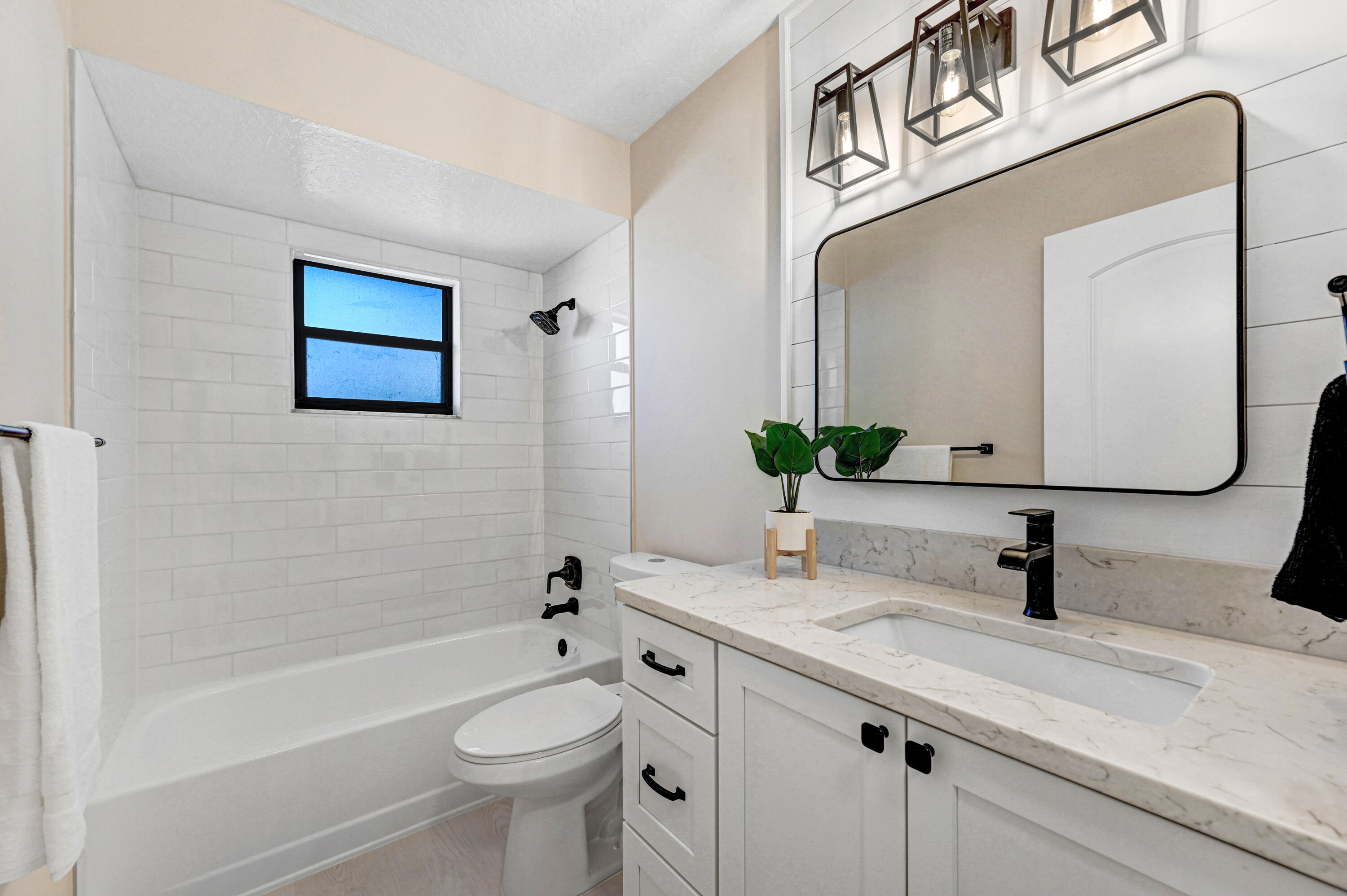 6325 Hudson Road Cocoa, FL 32927 - Photo 27 of 37 Guest/Hall Bath