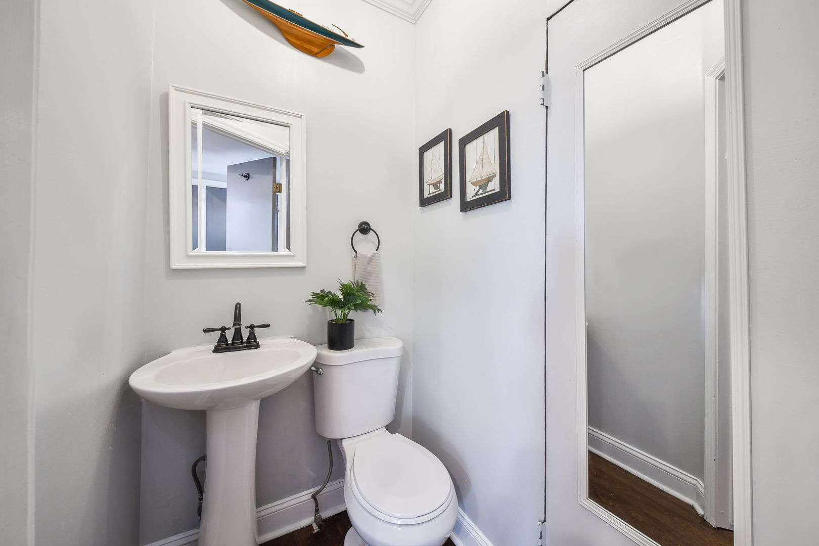113 South 4th Street St. Charles, IL 60174 - Photo 15 of 32 a bathroom with a toilet a sink and mirror