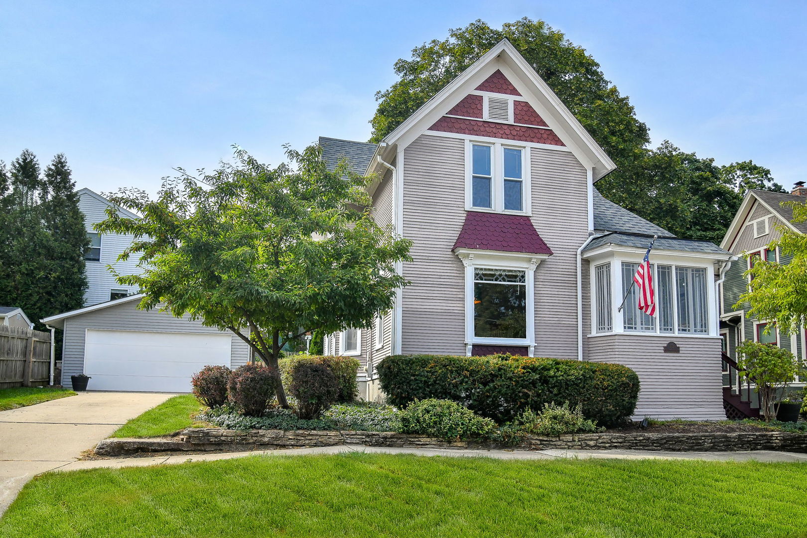 113 South 4th Street St. Charles, IL 60174 - Photo 2 of 32 a front view of a house with a yard and garage