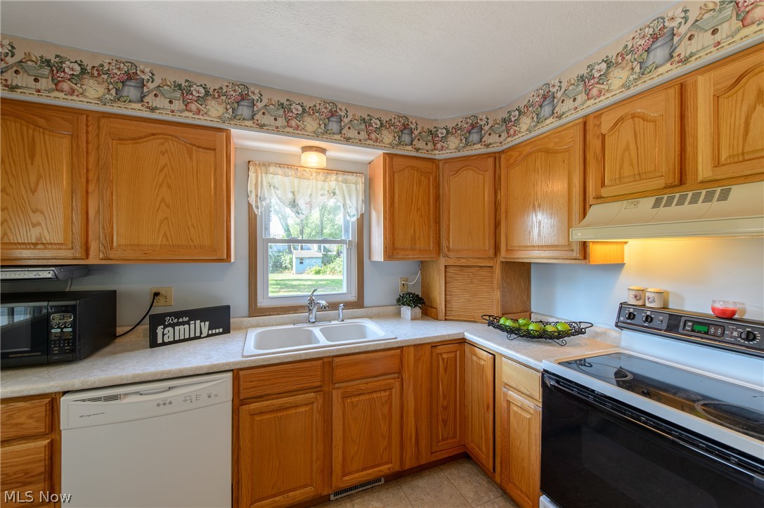 4330 Lake Heights Road Northwest Canton, OH 44708 - Photo 7 of 15 Gallery Image 7
