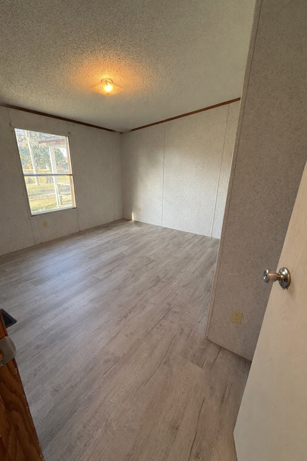 2421 Anes Station Road Lewisburg, TN 37091 - Photo 13 of 16 an empty room with windows