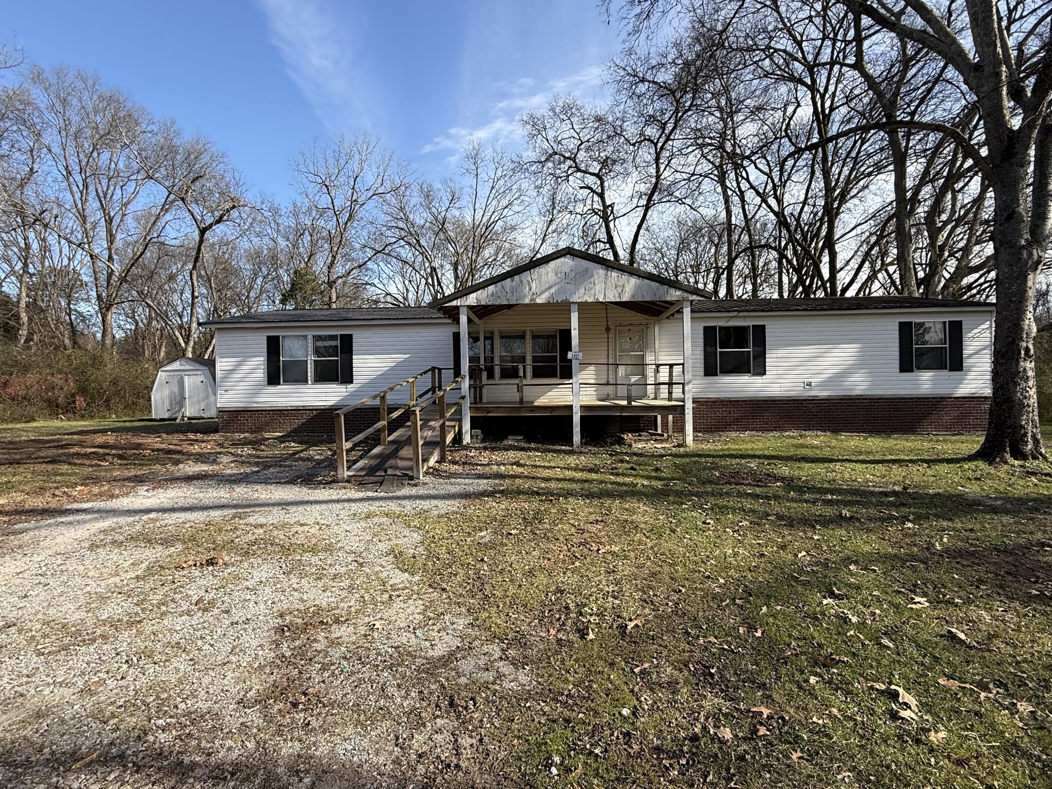 2421 Anes Station Road Lewisburg, TN 37091 - Photo 3 of 16 a front view of a house with garden
