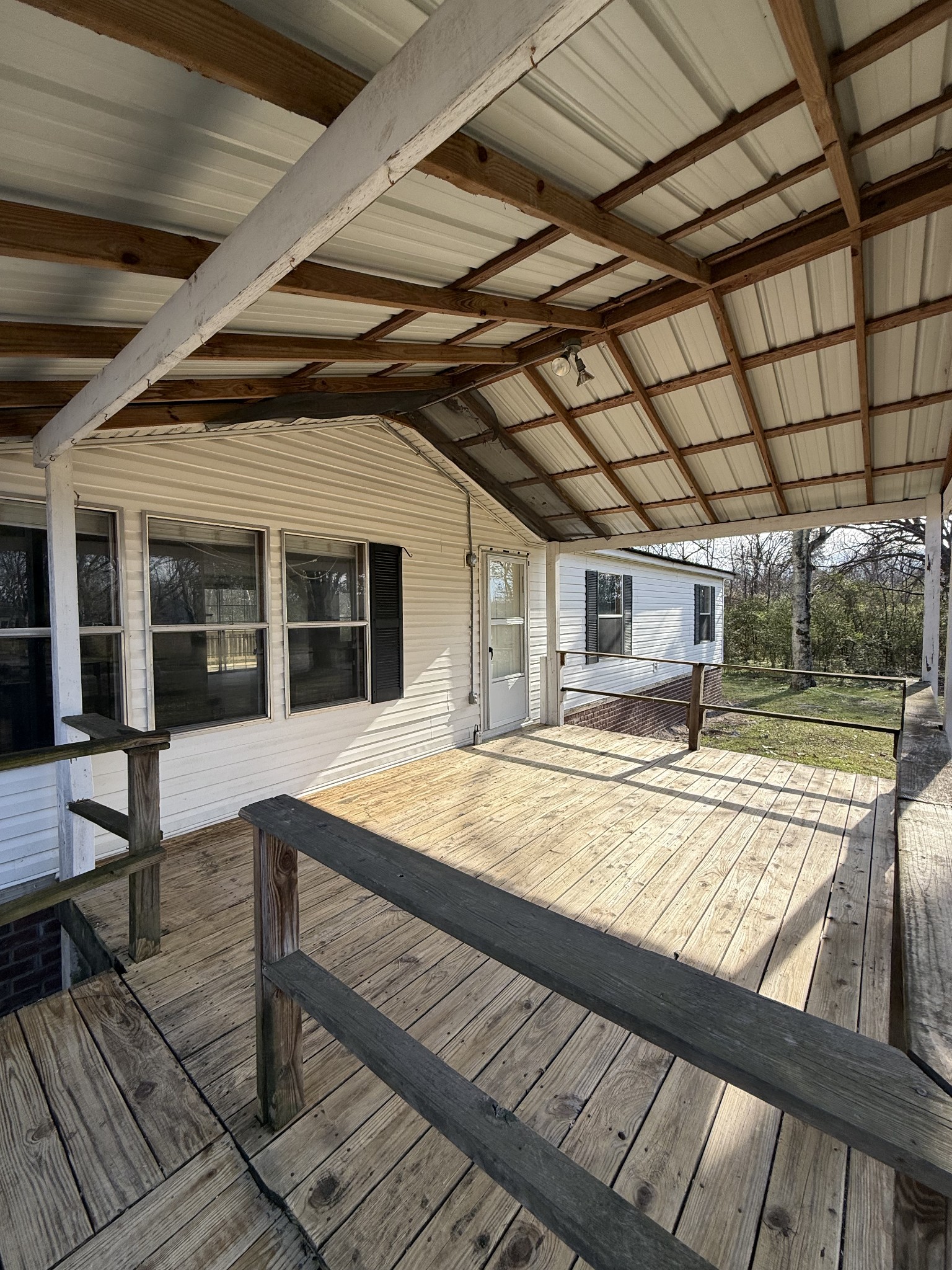 2421 Anes Station Road Lewisburg, TN 37091 - Photo 4 of 16 a view of a porch