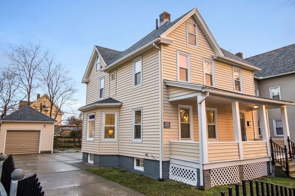 671 Carew Street Springfield, MA 01104 - Photo 3 of 28 Gallery Image 3